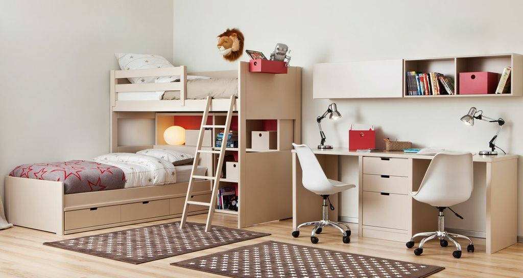 Chambre complète sur-mesure pour 2 garçons avec lit mezzanine et lit avec coffres de rangement